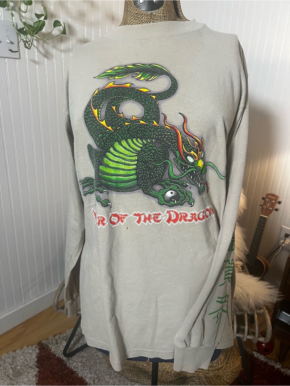 Y2K Mens long sleeve T-shirt with year of the dragon graphic SZ MEDIUM